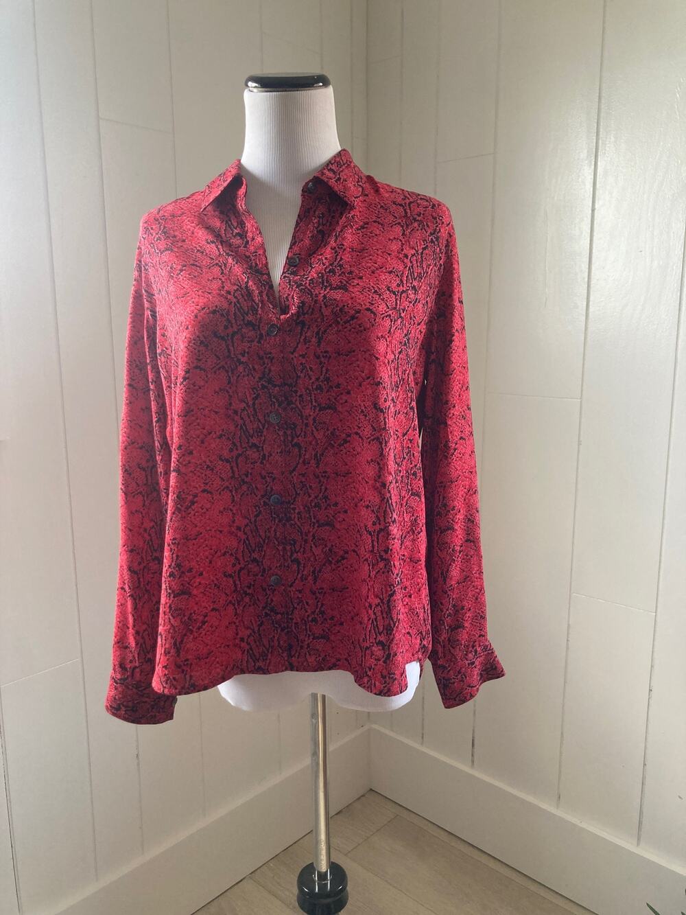 Liz Claiborne Red Print Buttondown Blouse, Size SP